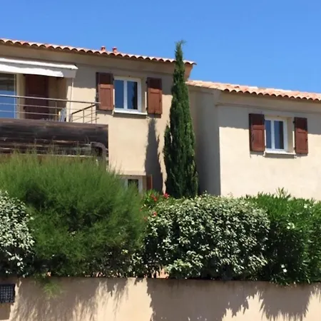 Сasa de vacaciones Jolie Maison Dans Calme Avec Piscine A 500 Metres A Pied Des Superbes Plages De Pinarello